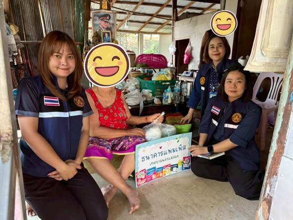 ฝ่ายสังคมสงเคราะห์ ลงพื้นที่มอบแพมเพิสให้ครอบครัวกลุ่มเปราะบางตามกิจกรรม “ธนาคารแพมเพิส เทศบาลนครแม่สอด”