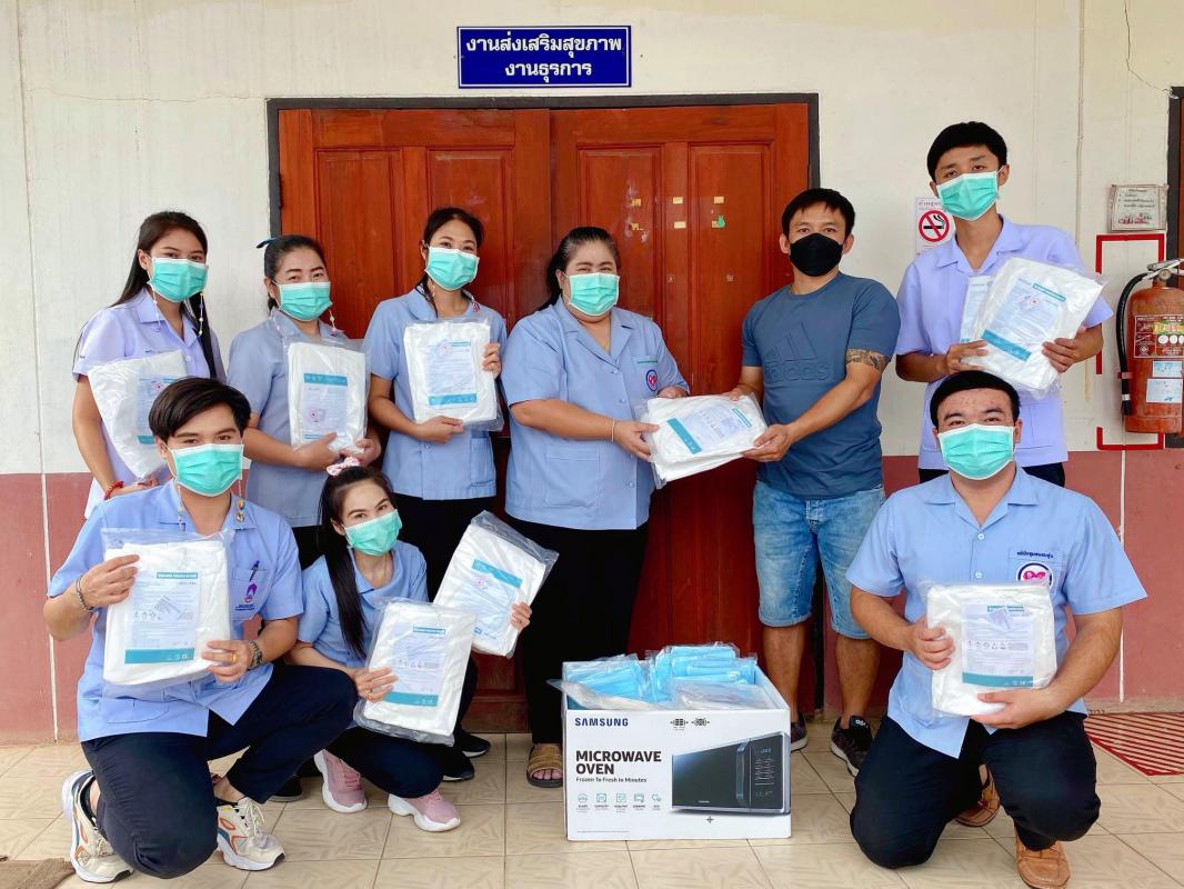 คลินิกชุมชนอบอุ่นเทศบาลนครแม่สอด รับมอบชุด PPE และหน้ากากอนามัย จำนวน 40 ชุด