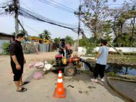 ดับเพลิงนครแม่สอด ออกดำเนินการสูบน้ำหน้าแขวงทางหลวงตากที่ 2 (แม่สอด)