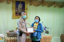 โครงการฝึกอาชีพให้ความรู้ชุมชนในเขตเทศบาลนครแม่สอดระยะยาว ประจำปีงบประมาณ 2564 หลักสูตรที่ 1 ดอกไม้ประดิษฐ์จากริบบิ้นผ้า