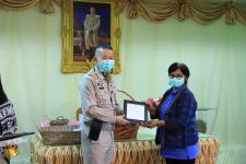 โครงการฝึกอาชีพให้ความรู้ชุมชนในเขตเทศบาลนครแม่สอดระยะยาว ประจำปีงบประมาณ 2564 หลักสูตรที่ 1 ดอกไม้ประดิษฐ์จากริบบิ้นผ้า