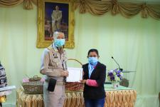 โครงการฝึกอาชีพให้ความรู้ชุมชนในเขตเทศบาลนครแม่สอดระยะยาว ประจำปีงบประมาณ 2564 หลักสูตรที่ 1 ดอกไม้ประดิษฐ์จากริบบิ้นผ้า