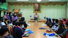 โครงการฝึกอาชีพให้ความรู้ชุมชนในเขตเทศบาลนครแม่สอดระยะยาว ประจำปีงบประมาณ 2564 หลักสูตรที่ 1 ดอกไม้ประดิษฐ์จากริบบิ้นผ้า