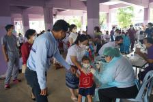 เทศบาลนครแม่สอดจัดบริการฉีดวัคซีนเข็มที่ 2 สำหรับนักเรียนอายุ 5-11 ปี ณ โรงเรียนเทศบาลวัดชุมพลคีรี