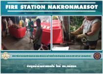 ดับเพลิงนครแม่สอด ออกจับงูหน้าร้านผลไม้ใกล้สถานีตำรวจภูธรแม่สอด