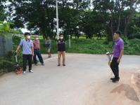 ออกสำรวจพื้นที่เพื่อออกแบบทำรางระบายน้ำ บริเวณหลังวัดอรัญญเขต