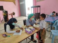 โรงเรียนเทศบาลวัดดอนแก้ว ร่วมกับแผนกทัตกรรมโรงพยาบาลแม่สอด ตรวจสุขภาพช่องปากนักเรียนชั้นประถมศึกษาปีที่ 1-6 