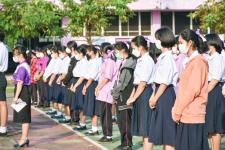 ผู้อำนวยการสถานศึกษาโรงเรียนเทศบาลเฉลิมพระเกียรติฯ กล่าวให้โอวาทนักเรียนภาคเรียนที่ 2 ประจำปีการศึกษา 2565