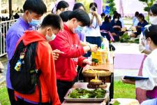 โรงเรียนเทศบาลเฉลิมพระเกียรติฯ จัดกิจกรรมสืบสานประเพณีวันลอยกระทง ประจำปี 2565