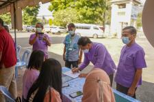กองการศึกษาเทศบาลนครแม่สอด จัดงานสืบสานประเพณีลอยกระทง ประจำปีงบประมาณ 2565