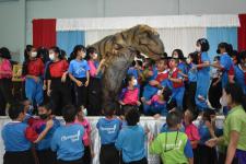 โรงเรียนเทศบาลวัดชุมพลคีรี และศูนย์การค้าโรบินสันไลฟ์สไตล์แม่สอด ร่วมจัดกิจกรรมไดโนเสาร์ออนทัวร์ (Dinosaur on Tour)