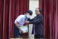 โรงเรียนกีฬาเทศบาลนครแม่สอดเข้ารับรางวัลและรับโอวาทจากนายเทศมนตรีนครแม่สอด ในการแข่งขันกีฬาเยาวชนแห่งชาติ ภาค 5 ครั้งที่ 38 “พิจิตรเกมส์”