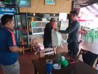 ดับเพลิงนครแม่สอด ออกจับงูเข้าร้านตำยกครก อ.แม่สอด จ.ตาก