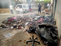 ดับเพลิงนครแม่สอด ออกระงับเหตุเพลิงไหม้กองเสื้อผ้าเก่า โกดังหน้าโรงเรียนราษฎร์วิทยา