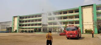 พ่นหมอกควัน จุดโรงเรียนเทศบาลวัดมณีไพรสณฑ์