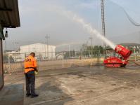 พ่นหมอกควัน จุดถนนหน้าศาลสมเด็จพระนเรศวรมหาราช