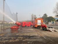 พ่นหมอกควัน จุดถนนหน้าศาลสมเด็จพระนเรศวรมหาราช