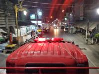 ดับเพลิงนครแม่สอด ออกฉีดล้างถนน เพื่อลดฝุ่น pm2.5 จุดถนนอินทรคีรี