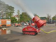 ฉีดน้ำพ่นหมอกควัน ร่วม ปภ.จุดที่ว่าการอำเภอแม่สอด