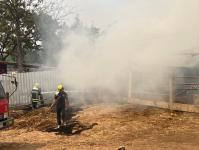 ดับเพลิงนครแม่สอด ออกระงับเหตุเพลิงไหม้คอกคัว ในตลาดวัว แม่ปะ