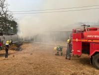 ดับเพลิงนครแม่สอด ออกระงับเหตุเพลิงไหม้คอกคัว ในตลาดวัว แม่ปะ