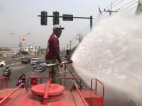 ฉีดน้ำพ่นหมอกควัน ร่วม ปภ. พื้นที่อำเภอแม่สอด