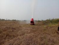 ฉีดน้ำพ่นหมอกควัน ร่วม ปภ.จุดบริเวณถนนแม่สอด - แม่ตาว