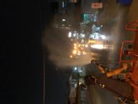 ดับเพลิงนครแม่สอด ออกฉีดล้างถนน เพื่อลดฝุ่น pm2.5 ถนนอินทรคีรี