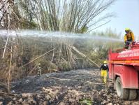 ดับเพลิงนครแม่สอด ออกระงับเหตุเพลิงไหม้พื้นที่รกร้าง ทางไปพระธาตุดอยหินกิ่ว