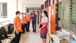 คณะผู้บริหารเทศบาลนครแม่สอด ตรวจเยี่ยมสนามสอบปลายภาคเรียน ประจำปีการศึกษา 2565 นักเรียนในโรงเรียนในสังกัดเทศบาลนครแม่สอด