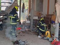 ดับเพลิงนครแม่สอด ออกกำจัดรังผึ้งบ้านประชาชน ตำบลแม่ปะ