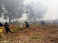 ดับเพลิงนครแม่สอด ออกระงับเหตุเพลิงไหม้หญ้าแห้งลุกลาม บริเวณหลังป้อมตำรวจ 402 ตำบลแม่ปะ