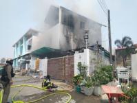 ดับเพลิงนครแม่สอด ออกระงับเหตุเพลิงไหม้อาคาร ชุมชนร่วมแรง(ซอยทุ่งแสงทองอร่ามตรงข้ามบ้านในฝันเเม่สอด)