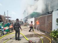 ดับเพลิงนครแม่สอด ออกระงับเหตุเพลิงไหม้อาคาร ชุมชนร่วมแรง(ซอยทุ่งแสงทองอร่ามตรงข้ามบ้านในฝันเเม่สอด)