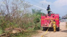 ดับเพลิงนครแม่สอด ออกระงับเหตุเพลิงไหม้ป่ารกร้างใกล้บ้านประชาชน ชุมชนสองแคว 2