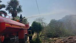 ดับเพลิงนครแม่สอด ออกระงับเหตุเพลิงไหม้ป่ารกร้างใกล้บ้านประชาชน ชุมชนสองแคว 2