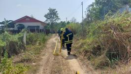 ดับเพลิงนครแม่สอด ออกระงับเหตุเพลิงไหม้ป่ารกร้างใกล้บ้านประชาชน ชุมชนสองแคว 2