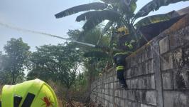 ดับเพลิงนครแม่สอด ออกระงับเหตุเพลิงไหม้ป่ารกร้างใกล้บ้านประชาชน ชุมชนสองแคว 2