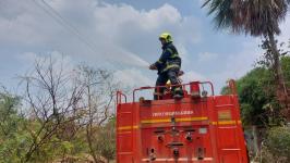 ดับเพลิงนครแม่สอด ออกระงับเหตุเพลิงไหม้ป่ารกร้างใกล้บ้านประชาชน ชุมชนสองแคว 2(จุดเดิม)