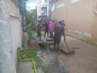 ดับเพลิงนครแม่สอด ออกฉีดดันท่อระบายน้ำ ซอยรีสอร์ทบ้านสวรรค์ 