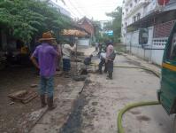 ดับเพลิงนครแม่สอด ออกฉีดดันท่อระบายน้ำ ซอยรีสอร์ทบ้านสวรรค์ 