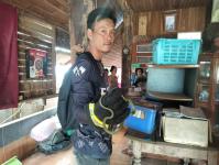 ดับเพลิงนครแม่สอด ออกจับงูร้านครัวคุณป้า