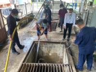 ดับเพลิงนครแม่สอด ออกฉีดดันท่อระบายน้ำภายในโรงพยาบาลแม่สอด