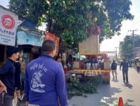 ดับเพลิงนครแม่สอด ออกตัดต้นไม้บริเวณตลาดบ้านเหนือ