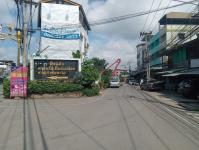 ดับเพลิงนครแม่สอด ออกตัดต้นไม้บริเวณตลาดบ้านเหนือ