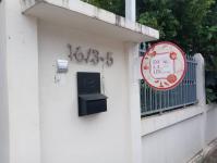 ดับเพลิงนครแม่สอด ออกจับงูบ้านประชาชนข้างโรงเรียนเทศบาลวัดมณีไพรสณฑ์