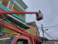 ดับเพลิงนครแม่สอด ออกทำการแก้ไขรางน้ำหลุดห้อยบ้านประชาชน ชุมชนอิสลาม