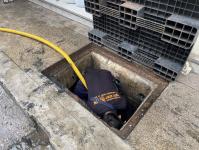 ดับเพลิงนครแม่สอด ออกฉีดดันท่อระบายน้ำ บริเวณหน้าร้านตั้งคิมเชียง