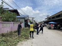 ดับเพลิงนครแม่สอด ออกตัดต้นไม้หน้าบ้านประชาชน บริเวณหลังโรงพยาบาลแม่สอด-ราม