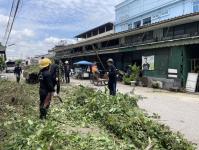 ดับเพลิงนครแม่สอด ออกตัดต้นไม้หน้าบ้านประชาชน บริเวณหลังโรงพยาบาลแม่สอด-ราม